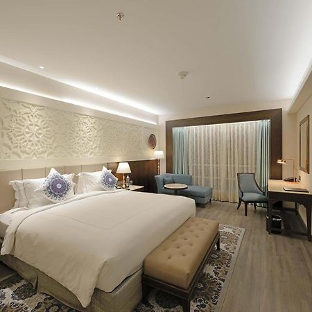 Taj Skyline Ahmedabad Hotel Exterior photo Deluxe Room