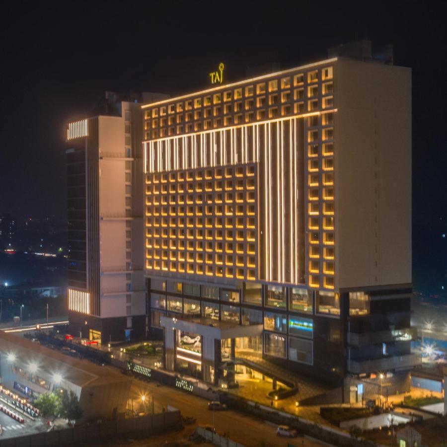 Taj Skyline Ahmedabad Hotel Exterior photo The hotel at night