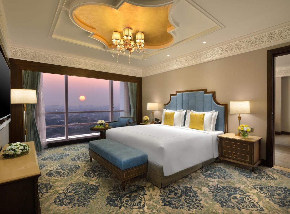 Taj Skyline Ahmedabad Hotel Exterior photo Presidential Suite