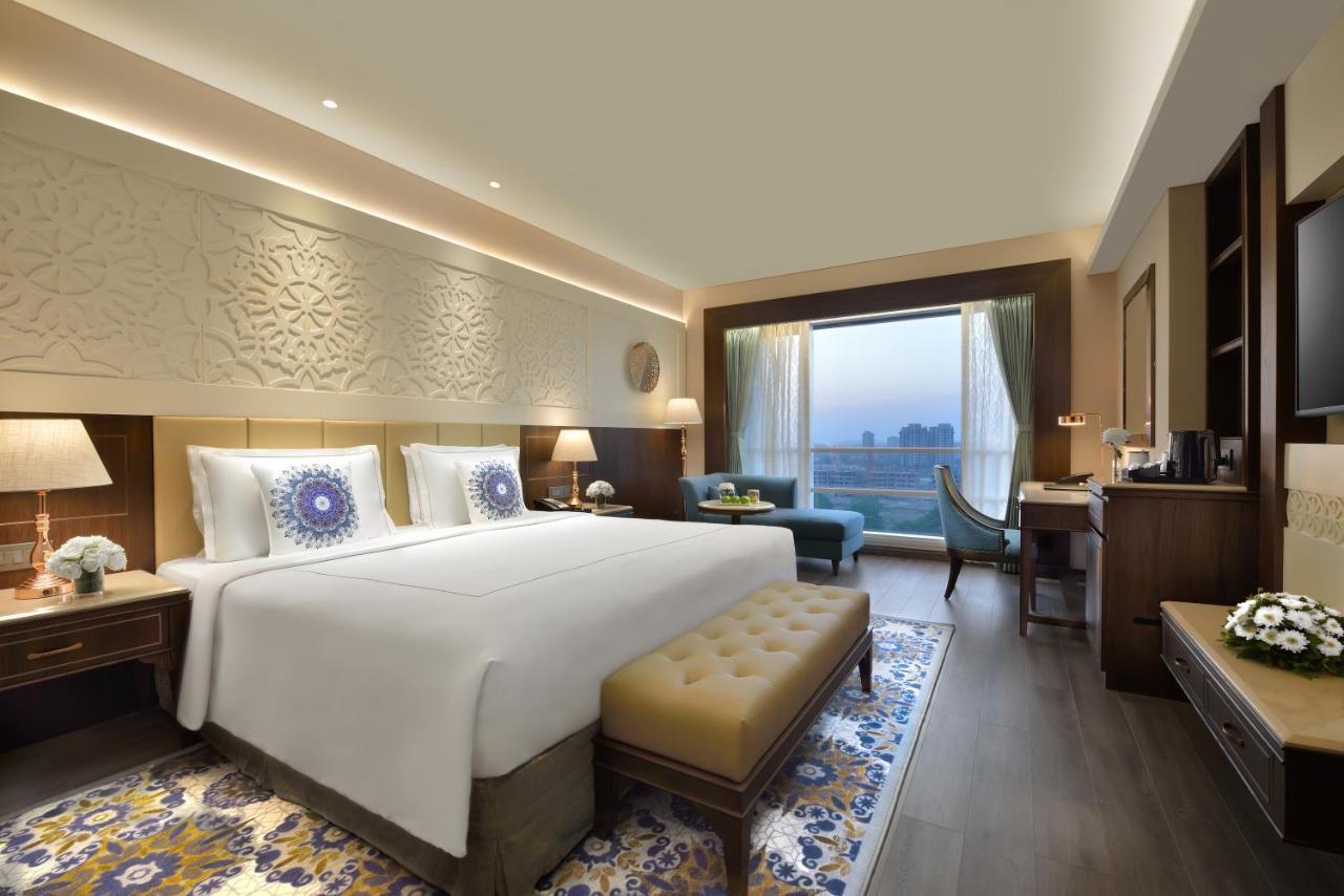 Taj Skyline Ahmedabad Hotel Exterior photo