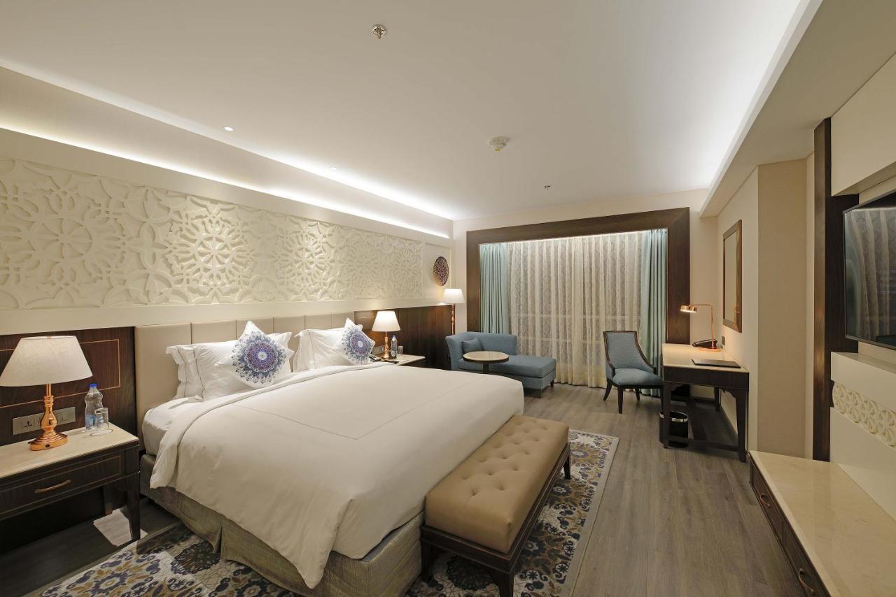 Taj Skyline Ahmedabad Hotel Exterior photo Deluxe Room